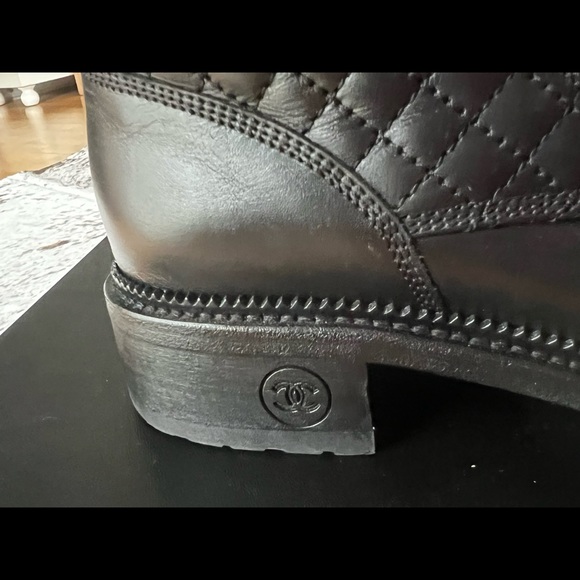 Chanel black quilted combat boots size 42 - Picture 3 of 11